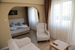Standard Triple Room | Blackout drapes, free WiFi, bed sheets - Merveille Hotel (Kusadasi)