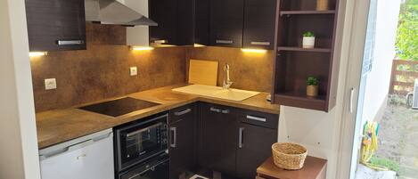 Réfrigérateur, four, plaque de cuisson, lave-vaisselle