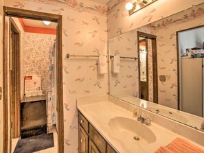 Combined shower/tub, hair dryer, towels, soap