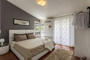 4 soverom, safe på rommet, strykejern/-brett og wi-fi