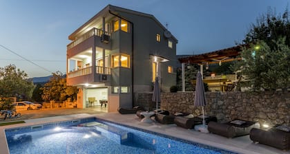 Villa "PARADISE ON EARTH" mit privatem Pool in der Nähe von Split.