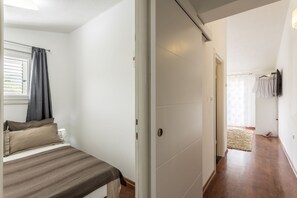 4 chambres, coffres-forts dans les chambres, fer et planche Ă repasser