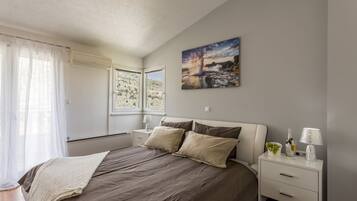 4 bedrooms, in-room safe, iron/ironing board, WiFi