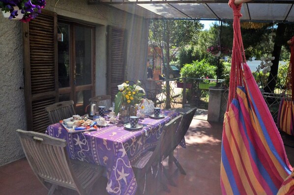 Outdoor dining - Nice apartment with large Terrace.. (Capoliveri)