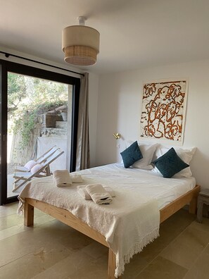 4 bedrooms, in-room safe, iron/ironing board, free WiFi