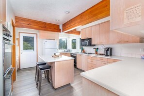 冰箱、微波炉、烤箱、炉灶