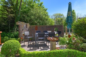 Outdoor dining - Apartment Kegelrobbe - Haus an der Burg (Werdum)