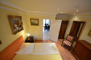 3 chambres, lit parapluie, Wi-Fi, draps fournis