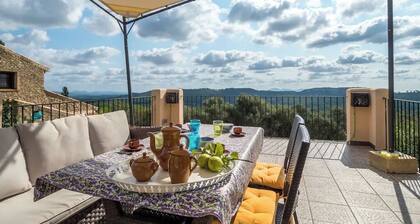 Loin de la foule déchainée