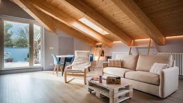 Télévision, lecteur de DVD, livres, chaîne hi-fi