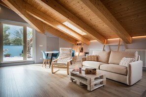 Tv, dvd-spelare, böcker och en stereo