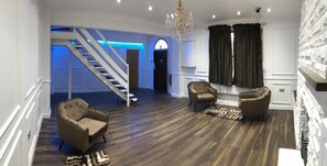 Flat-screen TV - Stifford clays farm hotel (Grays)