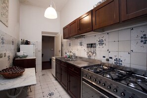 Refrigerador, horno, parrilla de estufa y lavavajillas 