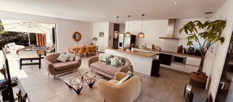 villa et spa de nage proche du lac