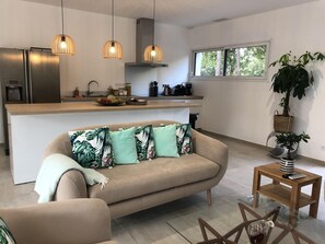 TV connectée, jeux vidéo, lecteur de DVD, baby-foot