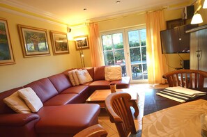 Unclassified image, 5 of 77, button - 17b church house 5 pers. left corner in front - Reeth��user 17 / Fam. Kr��ning / TZR (Gager)