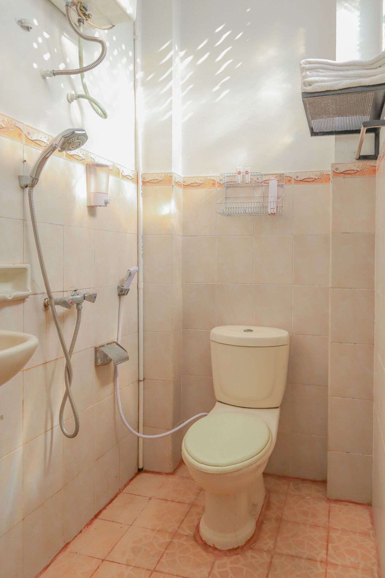 Photo - RedDoorz at PB Inn near Stasiun Juanda