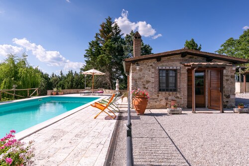 Holiday house with pool