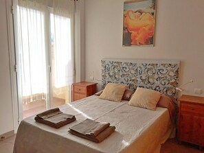 2 chambres, fer et planche à repasser, Wi-Fi gratuit, draps fournis