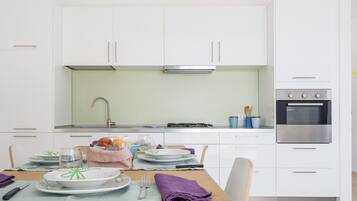 Réfrigérateur, four, plaque de cuisson, lave-vaisselle