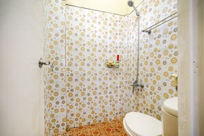 Deluxe Double Room | Bathroom | Shower, towels - OYO Life 570 Pesona Asri Homestay Syariah (Palembang)