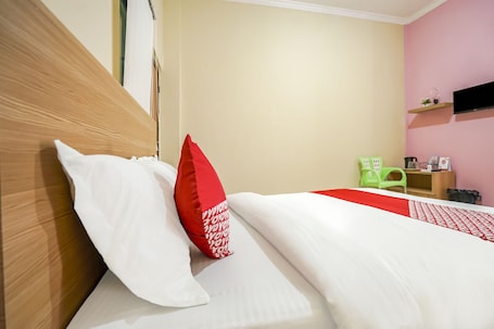 Deluxe Double Room | Desk, free WiFi, bed sheets