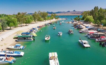 Spacious Lake Havasu Getaway! 90ft Boat Parking