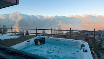 Bañera de hidromasaje al aire libre
