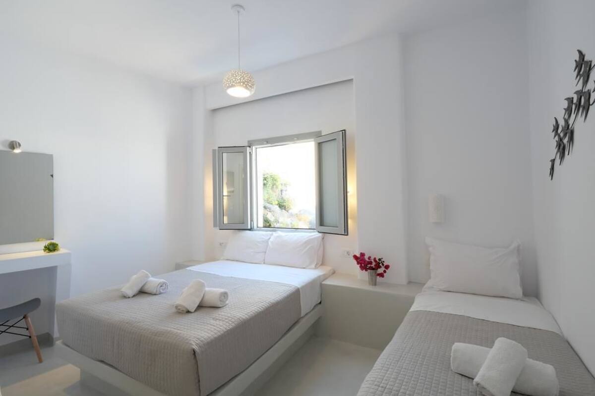 Comfort Double Room | Minibar, in-room safe, iron/ironing board (on request), WiFi (free)