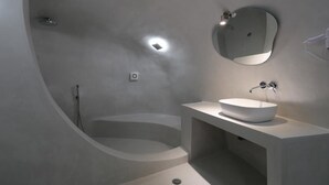 Executive Suite | Bathroom - Livin Santorini (Santorini)
