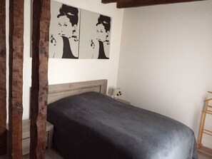 3 Schlafzimmer, Schreibtisch, Reisekinderbett, kostenloses WLAN