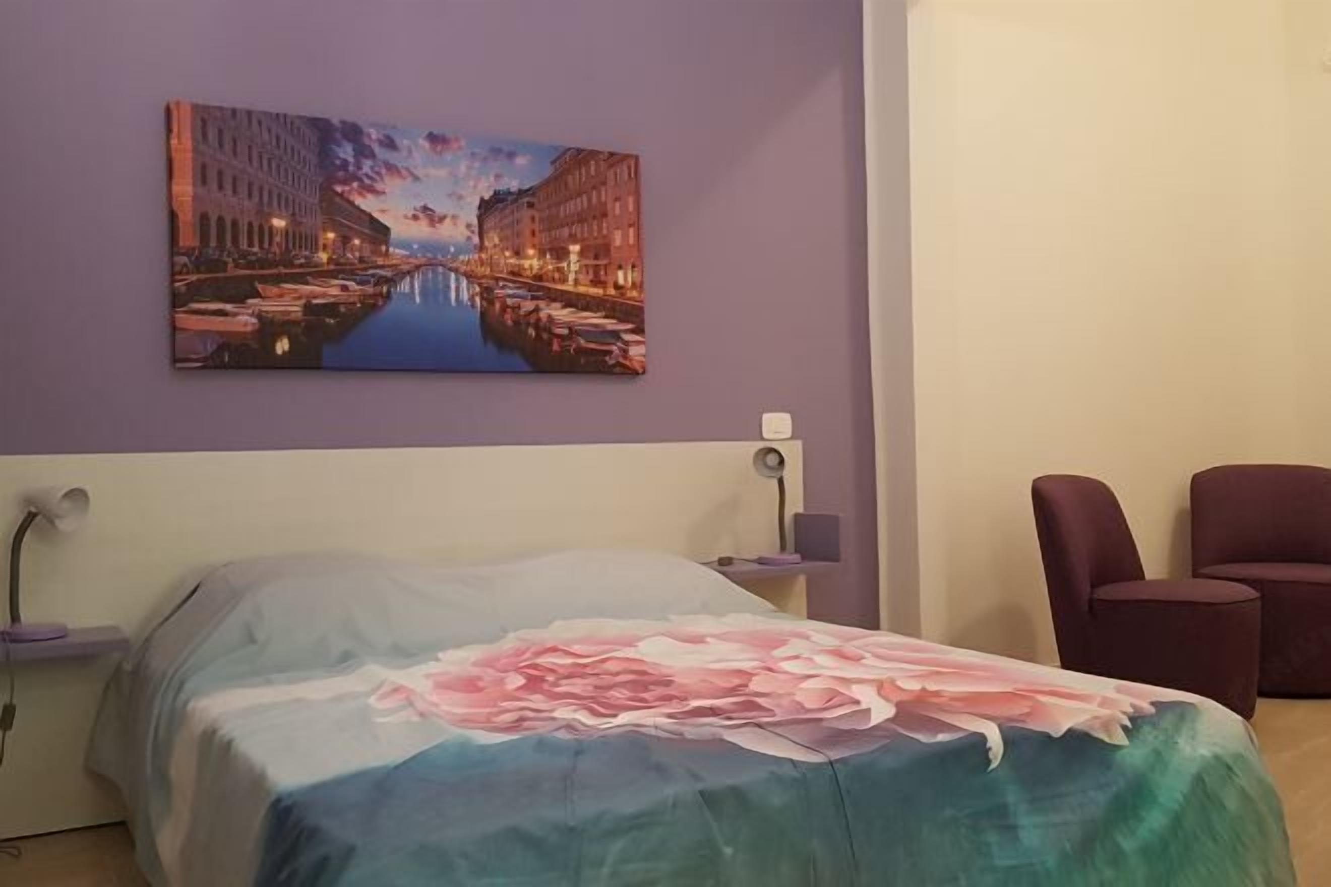 2 多间卧室、高档床上用品、羽绒被、迷你吧