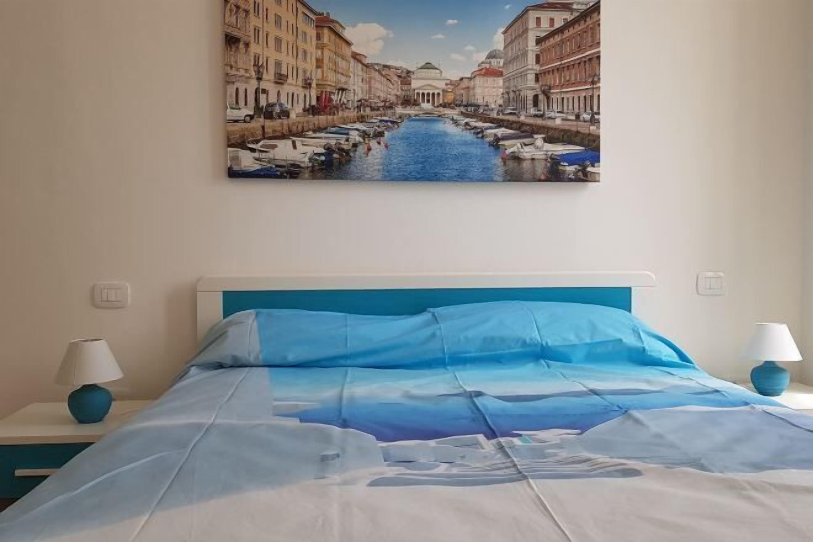 2 多间卧室、高档床上用品、羽绒被、迷你吧