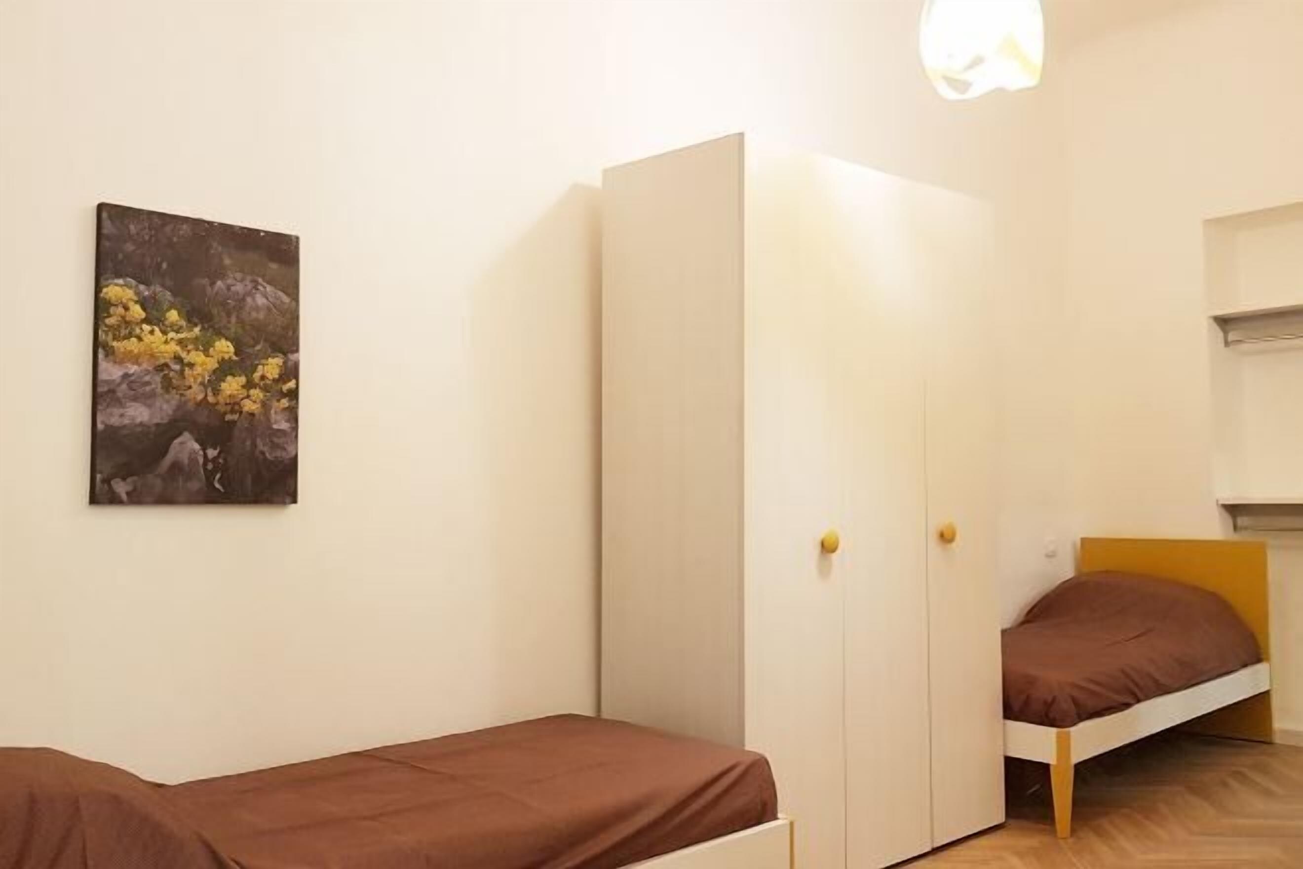 2 多间卧室、高档床上用品、羽绒被、迷你吧