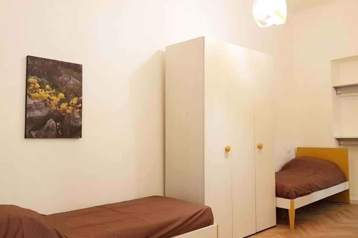 2 bedrooms, premium bedding, down comforters, minibar