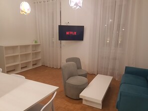 Suite, Balcony (Iris) | Television - Trieste Center Rooms & Apartments (Trieste)