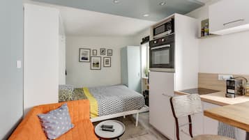 Fer et planche Ă repasser, draps fournis