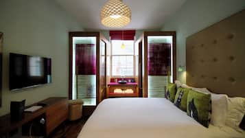 1 bedroom, in-room safe, blackout curtains, soundproofing