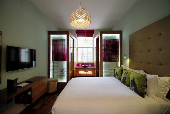 1 間睡房、房內夾萬、遮光窗簾/窗簾、隔音