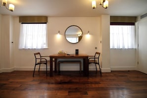 Appartement luxueux | Aire de séjour | Téléviseur à écran plat