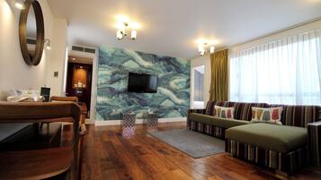 Stunning 1-Bed Apt with Bathtub | Living area | Flat-screen TV