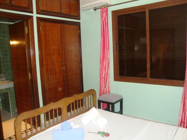 1 bedroom, WiFi, bed sheets