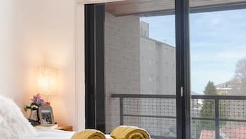 3 habitaciones, tabla de planchar con plancha y cuna de viaje