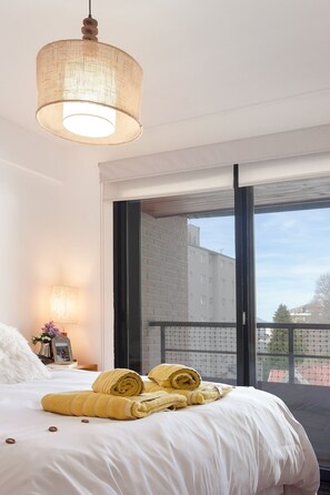 3 habitaciones, tabla de planchar con plancha y cuna de viaje 
