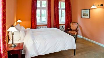 1 chambre, bureau, draps fournis