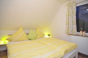 2 bedrooms, WiFi, bed sheets