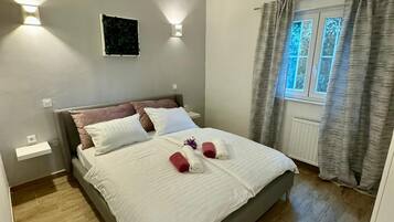 7 habitaciones, cuna de viaje, wifi gratis y ropa de cama