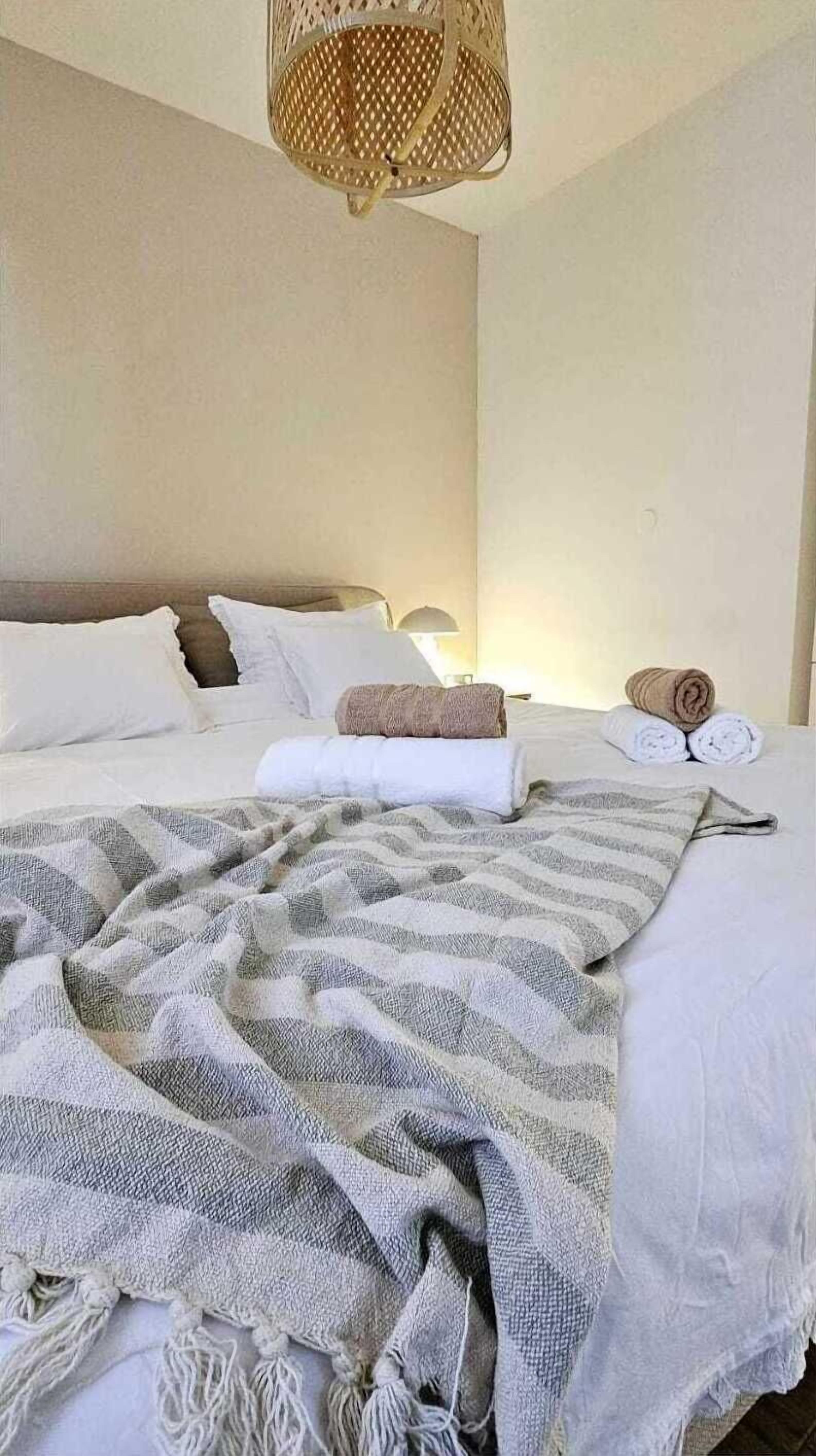 7 bedrooms, travel crib, free WiFi, bed sheets