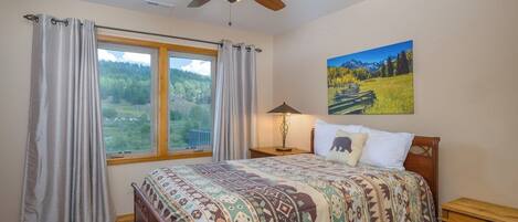 4 bedrooms, iron/ironing board, free WiFi, bed sheets