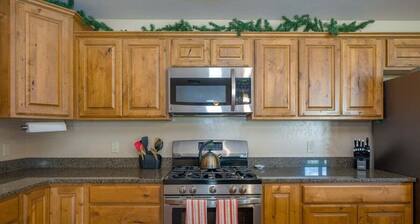 Overlook the River, Walk To Town & Hot Springs, AC
